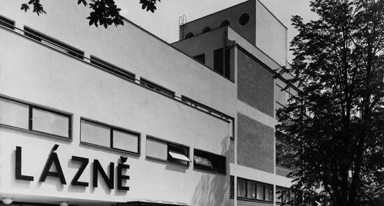 Před 95 lety se začaly budovat Městské lázně v Brně-Zábrdovicích